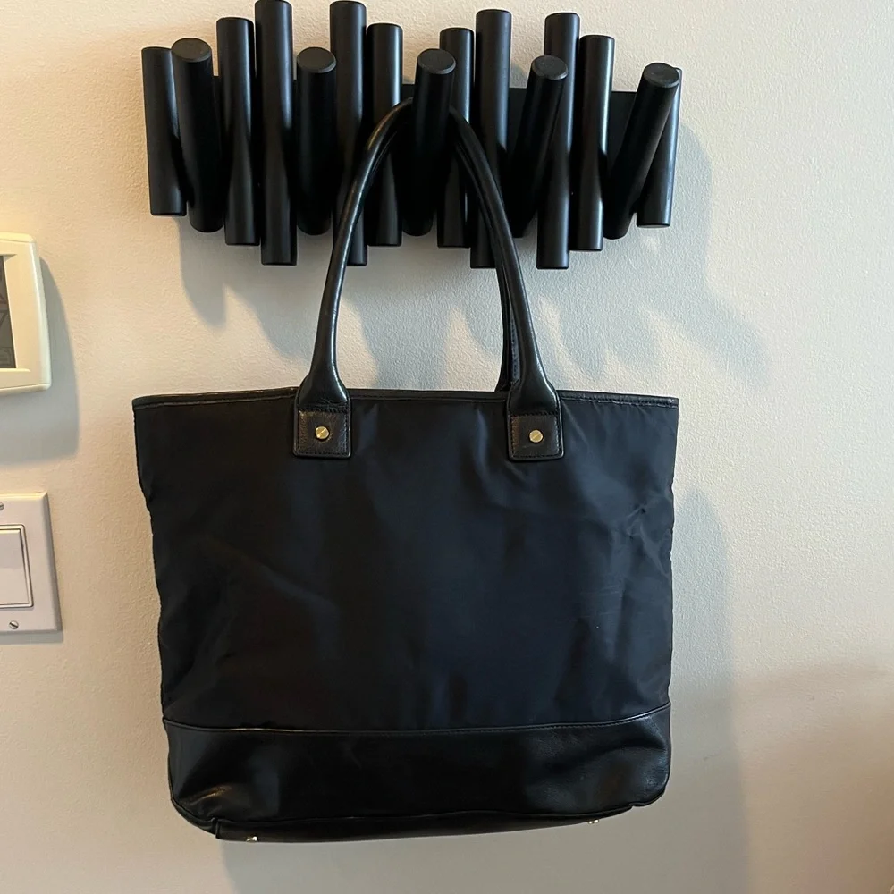 Tory Burch Nylon/Leather tote with logo - Picture 2 of 5
